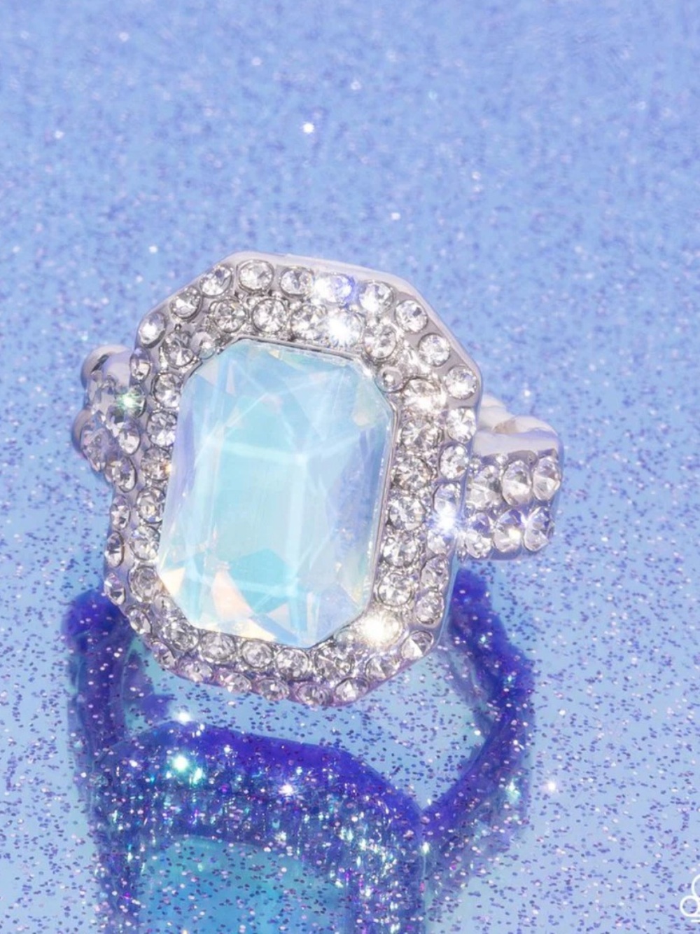 🩵💎🩵 “FACETED FIDELITY” BLUE IRIDESCENT RING ~ PAPARAZZI❗️ 🩵💎🩵 - Picture 1 of 6